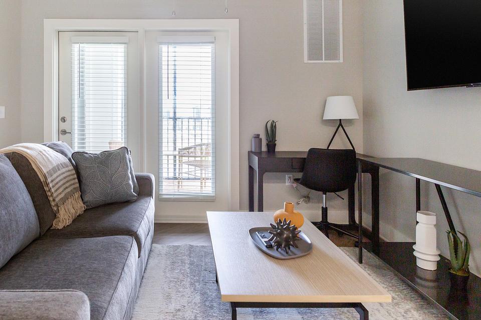 These photos are from another Landing in this building.