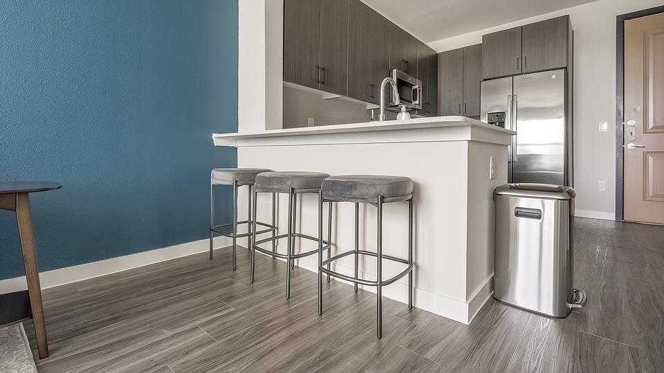 These photos are from another Landing in this building.