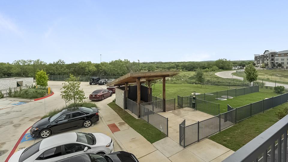 These photos are from another Landing in this building.