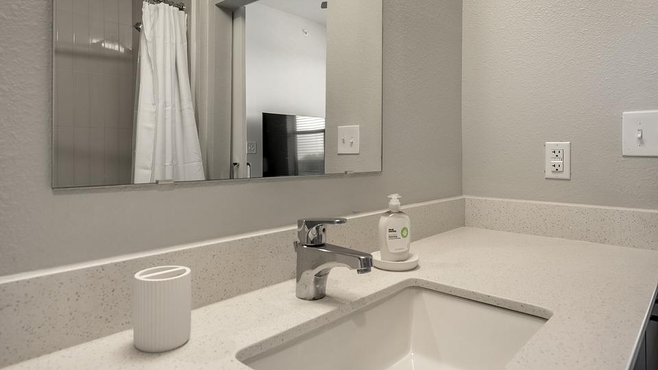 These photos are from another Landing in this building.