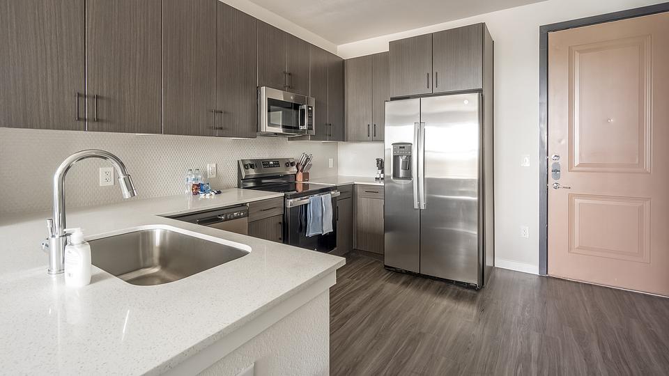 These photos are from another Landing in this building.