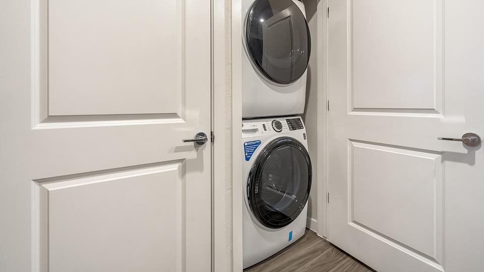 These photos are from another Landing in this building.