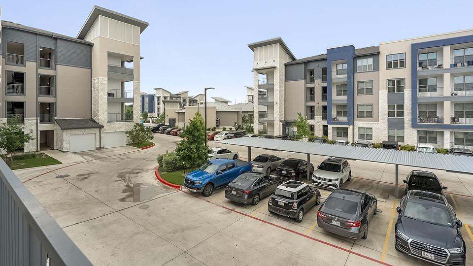 These photos are from another Landing in this building.