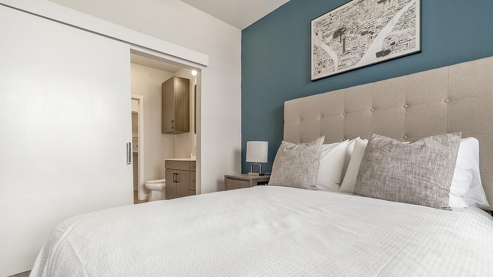 These photos are from another Landing in this building.