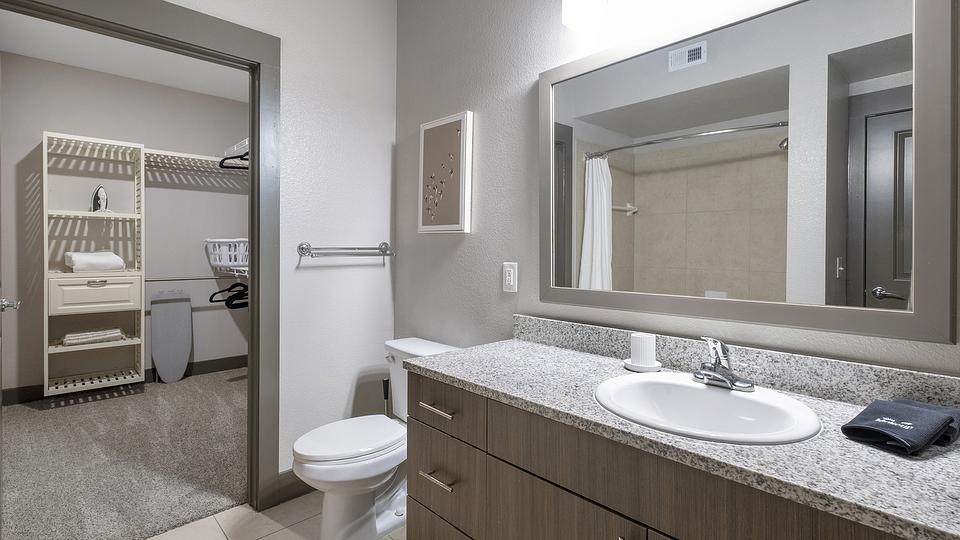 These photos are from another Landing in this building.