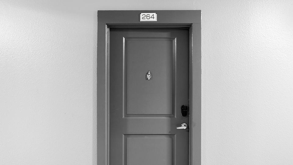 These photos are from another Landing in this building.