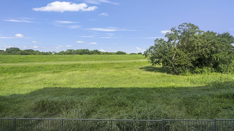 These photos are from another Landing in this building.