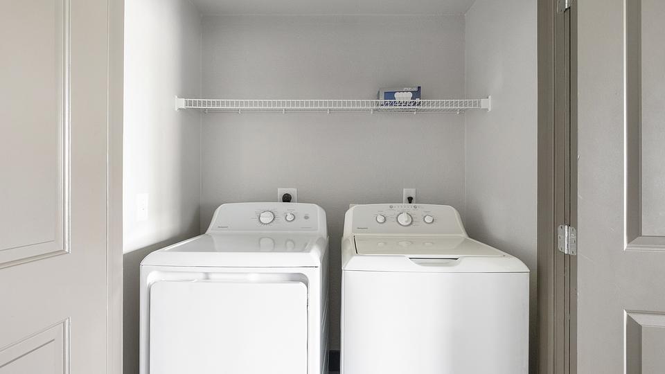 These photos are from another Landing in this building.