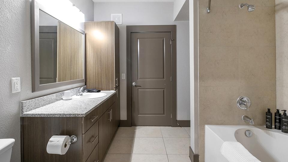 These photos are from another Landing in this building.