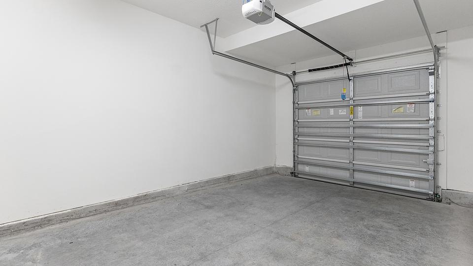 These photos are from another Landing in this building.