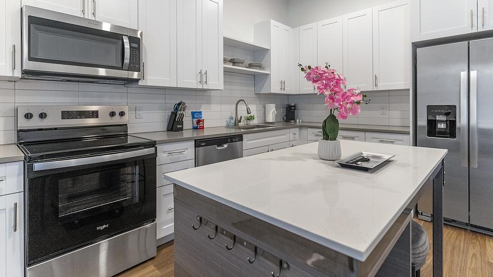 These photos are from another Landing in this building.