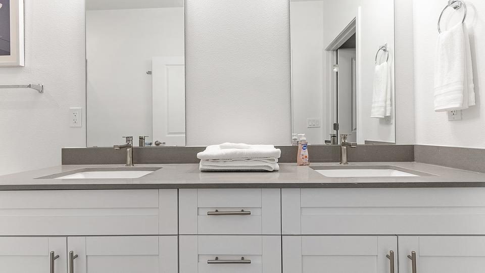 These photos are from another Landing in this building.