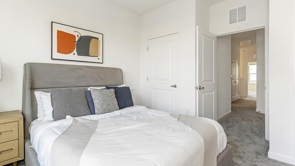 These photos are from another Landing in this building.