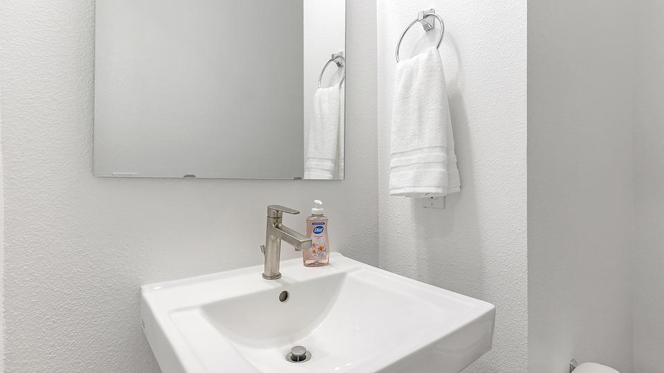 These photos are from another Landing in this building.