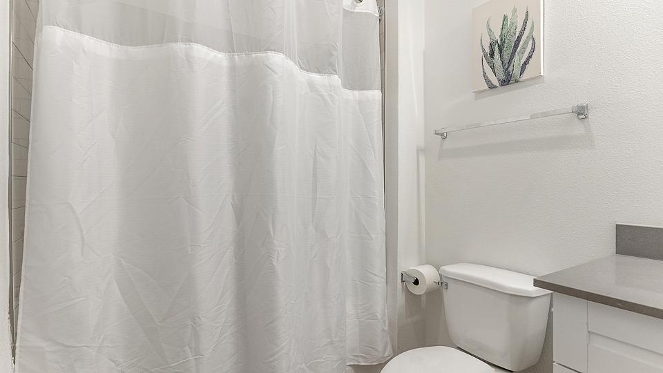 These photos are from another Landing in this building.