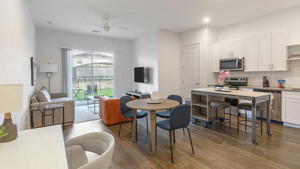 These photos are from another Landing in this building.