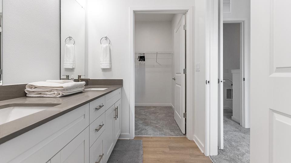 These photos are from another Landing in this building.