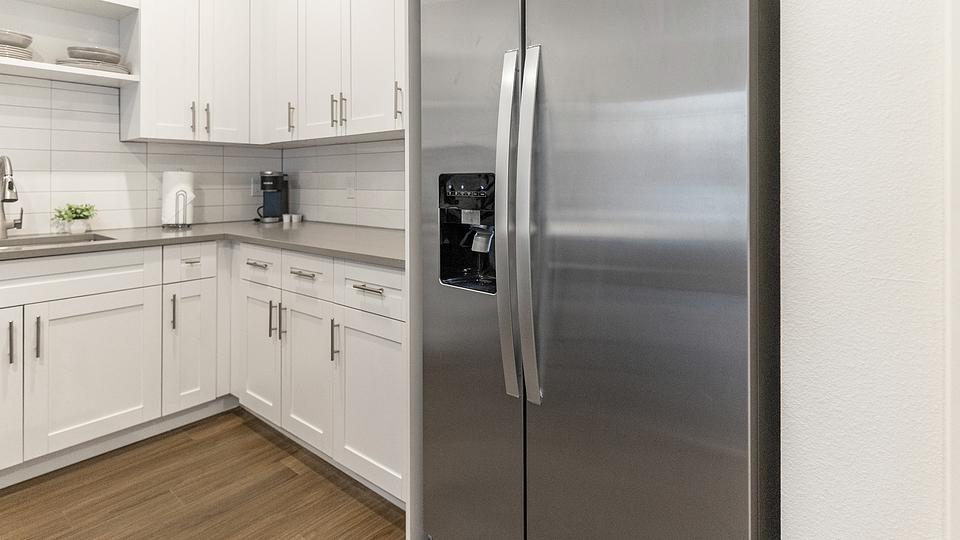 These photos are from another Landing in this building.