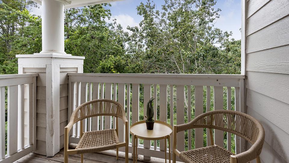 These photos are from another Landing in this building.