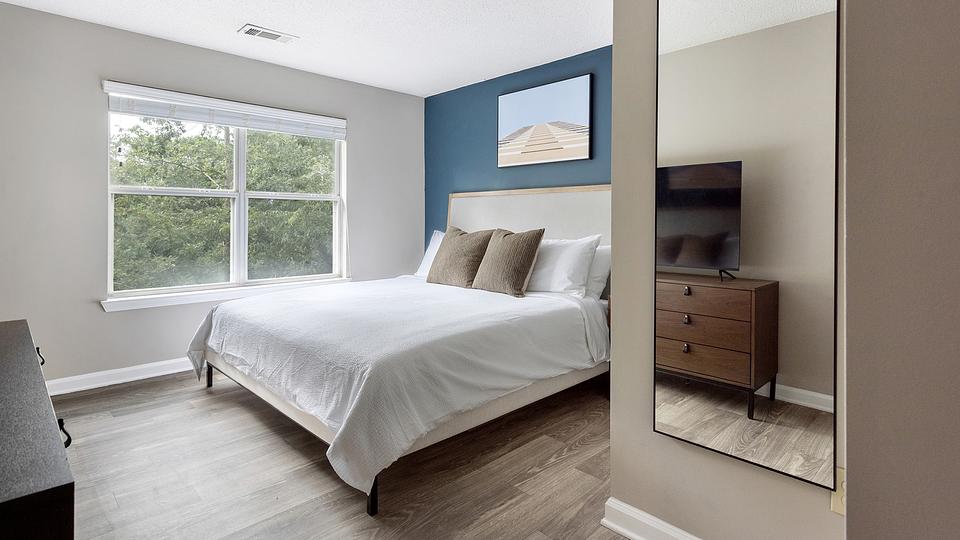 These photos are from another Landing in this building.