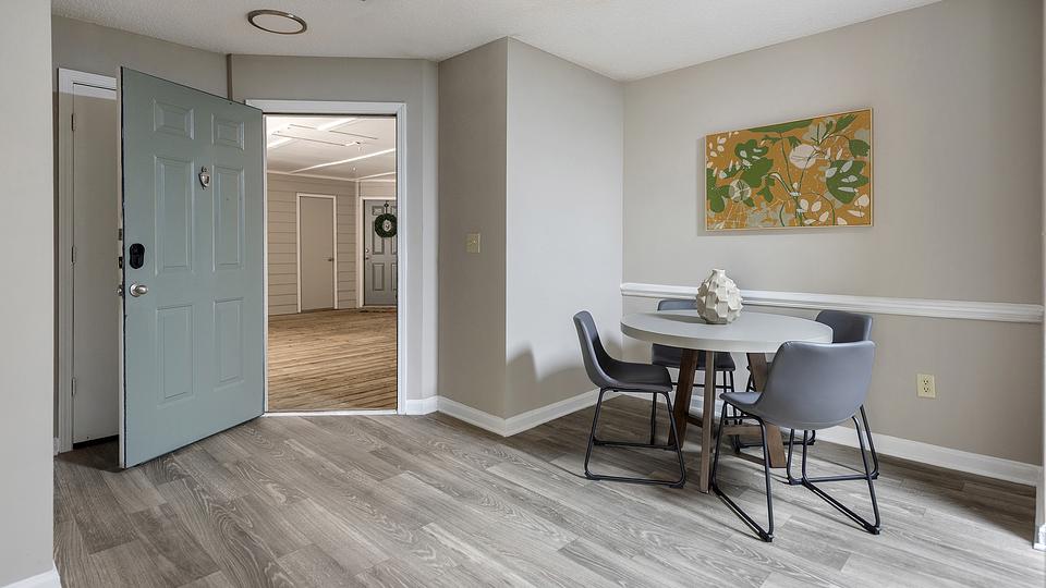 These photos are from another Landing in this building.