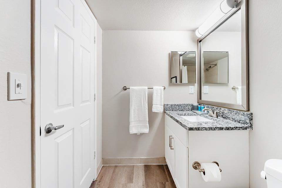 These photos are from another Landing in this building.