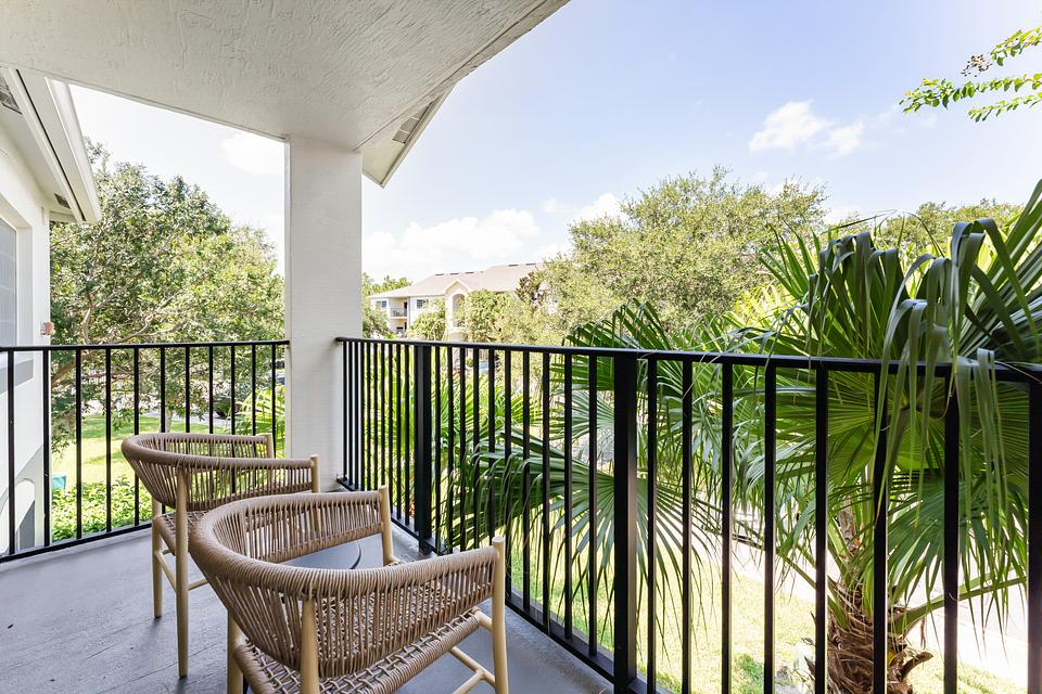 These photos are from another Landing in this building.