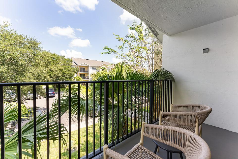 These photos are from another Landing in this building.