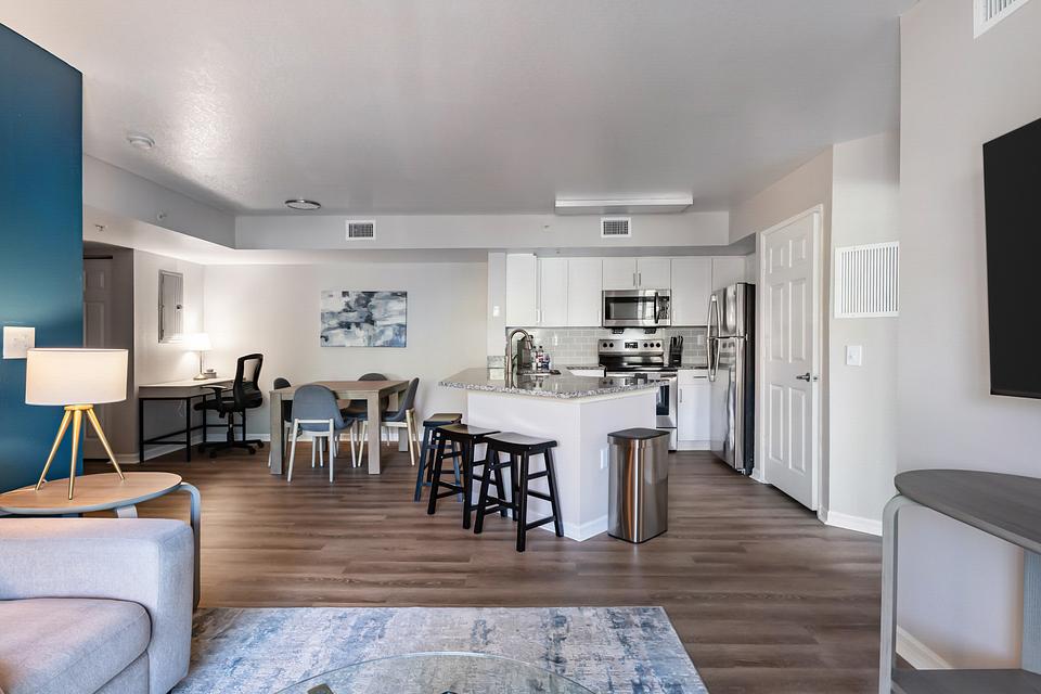 These photos are from another Landing in this building.