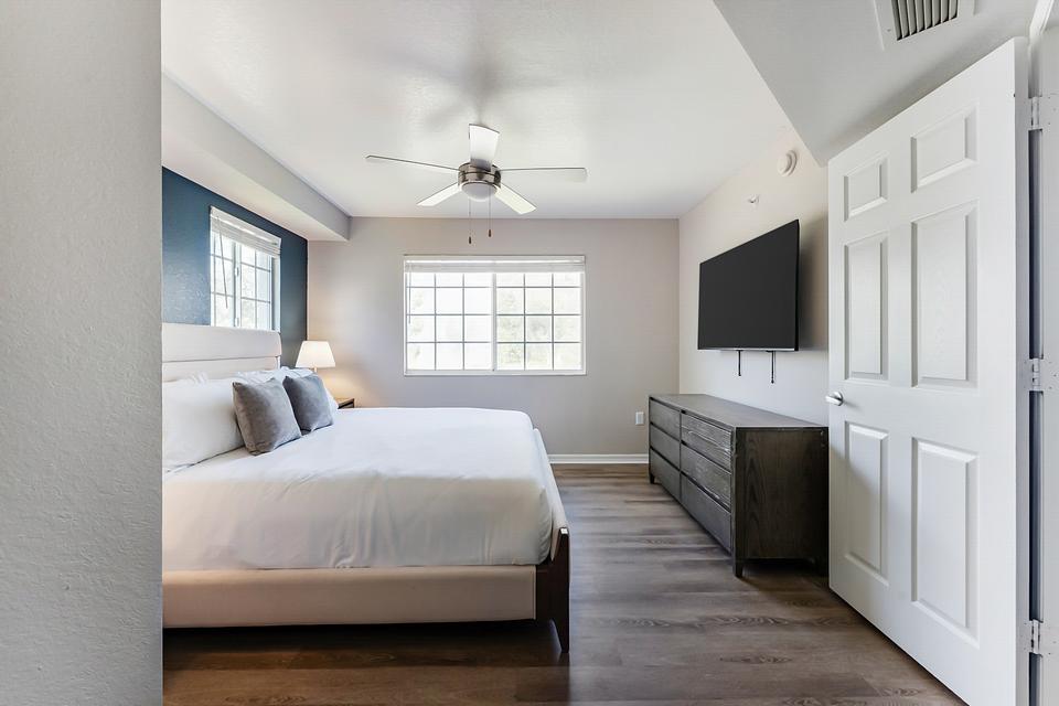 These photos are from another Landing in this building.