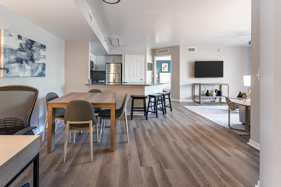 These photos are from another Landing in this building.