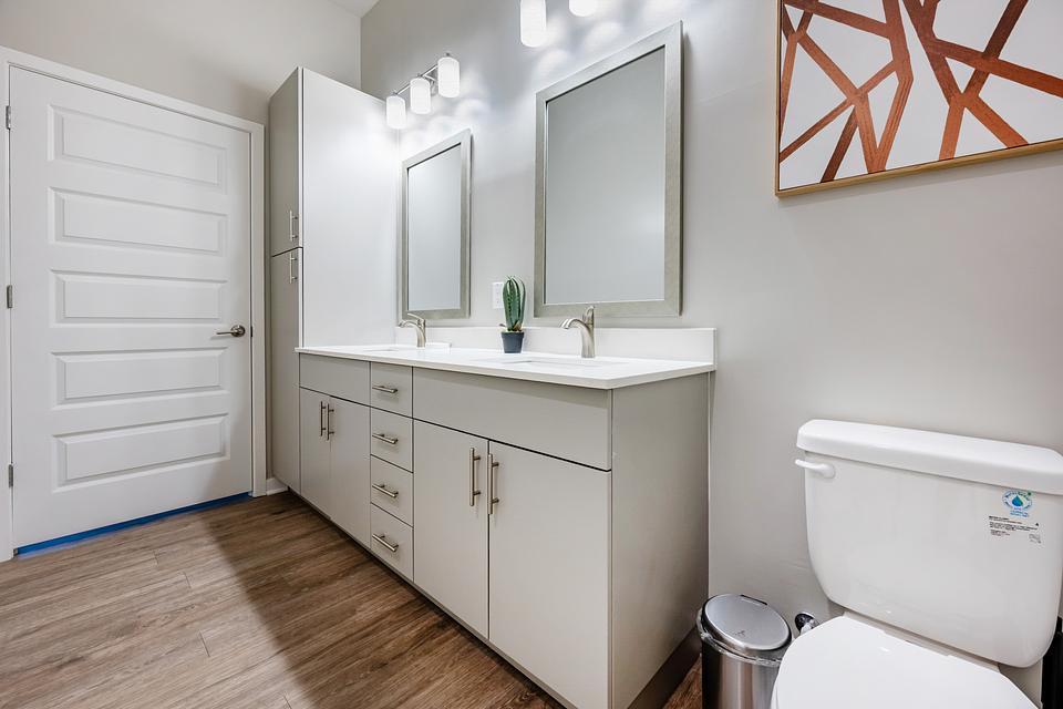 These photos are from another Landing in this building.