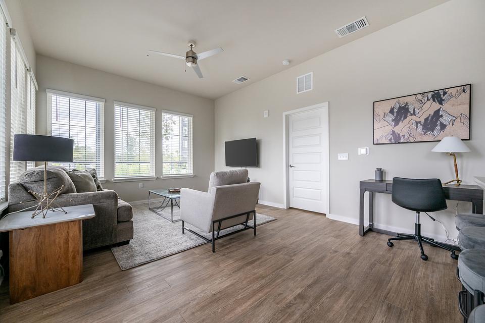 These photos are from another Landing in this building.