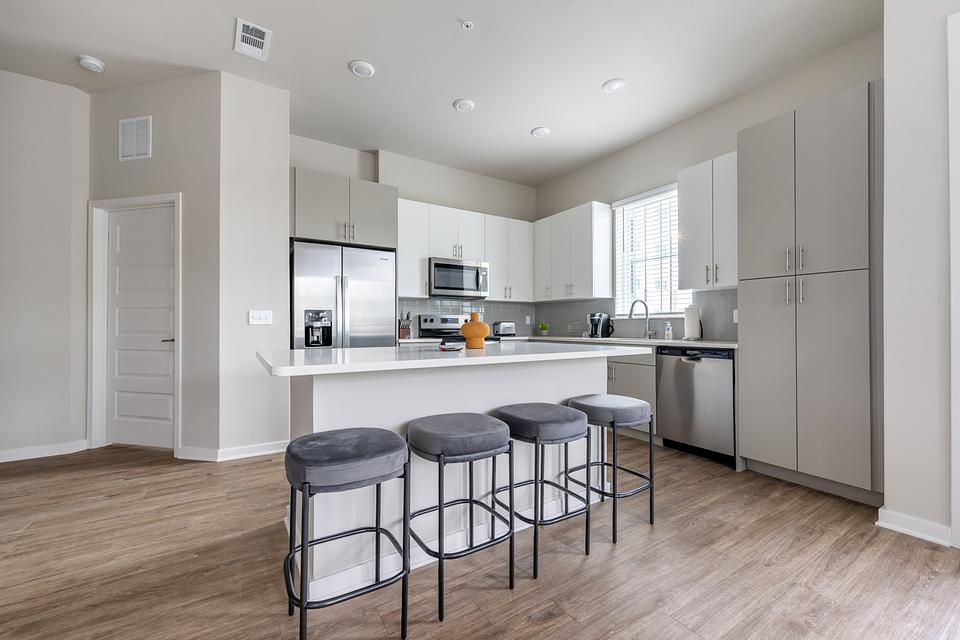 These photos are from another Landing in this building.