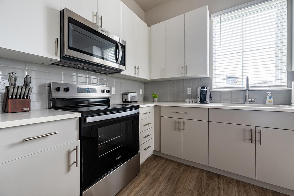 These photos are from another Landing in this building.