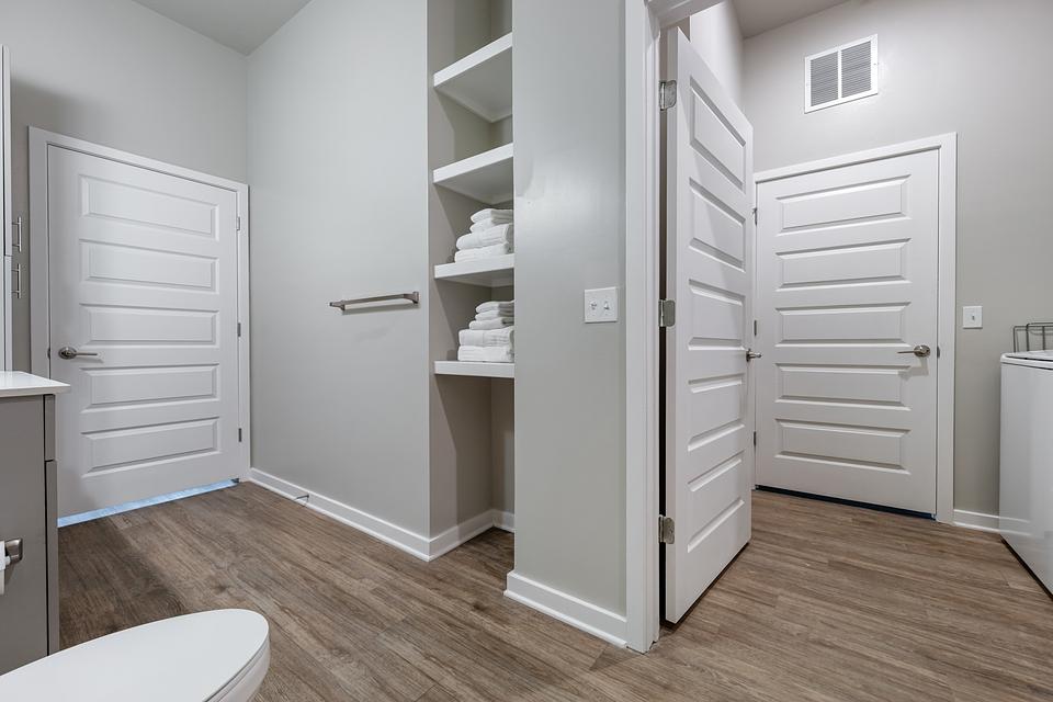 These photos are from another Landing in this building.