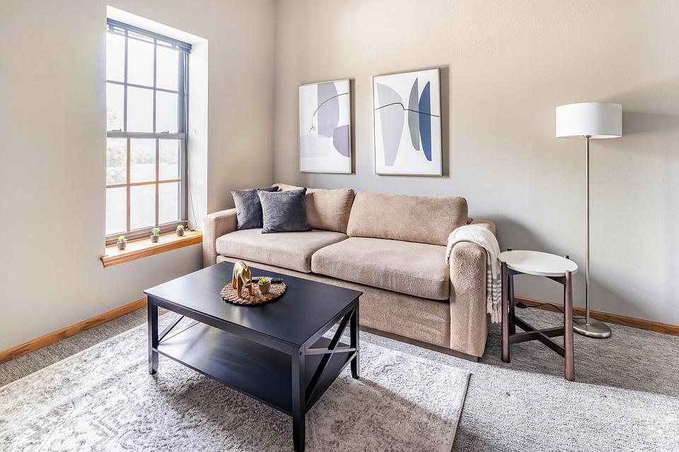 These photos are from another Landing in this building.