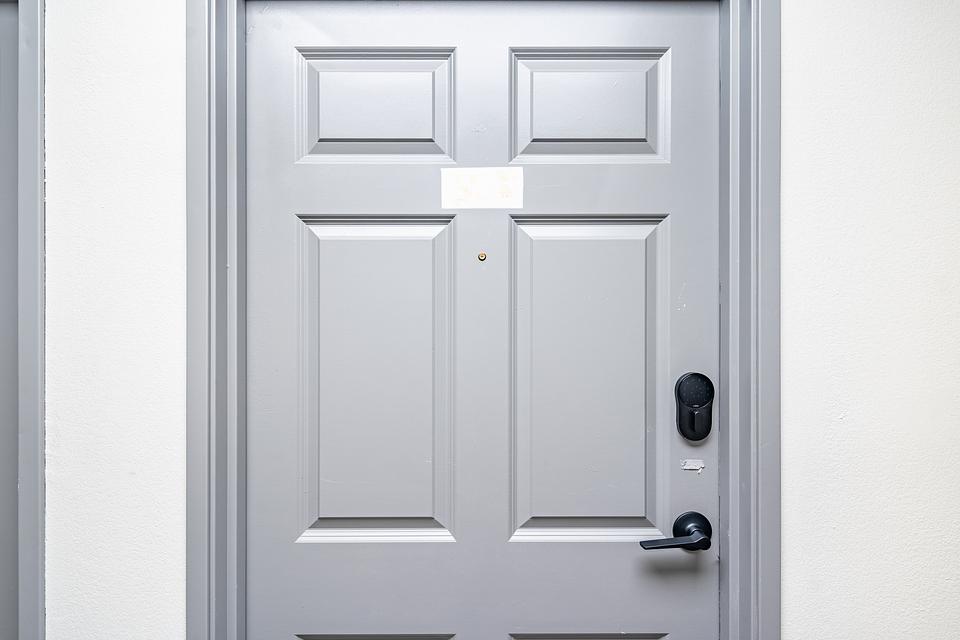 These photos are from another Landing in this building.