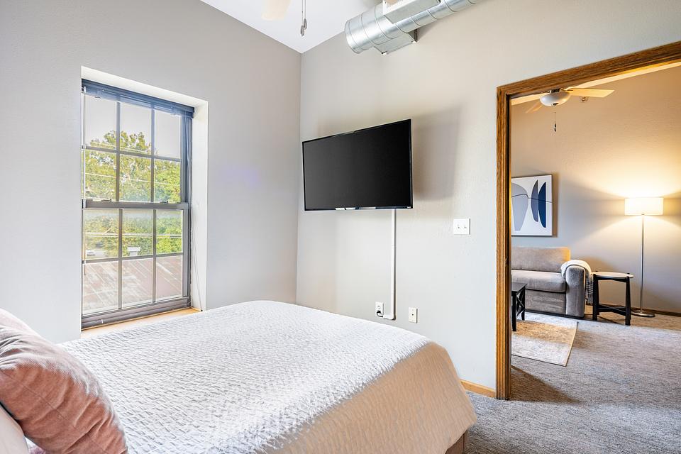 These photos are from another Landing in this building.