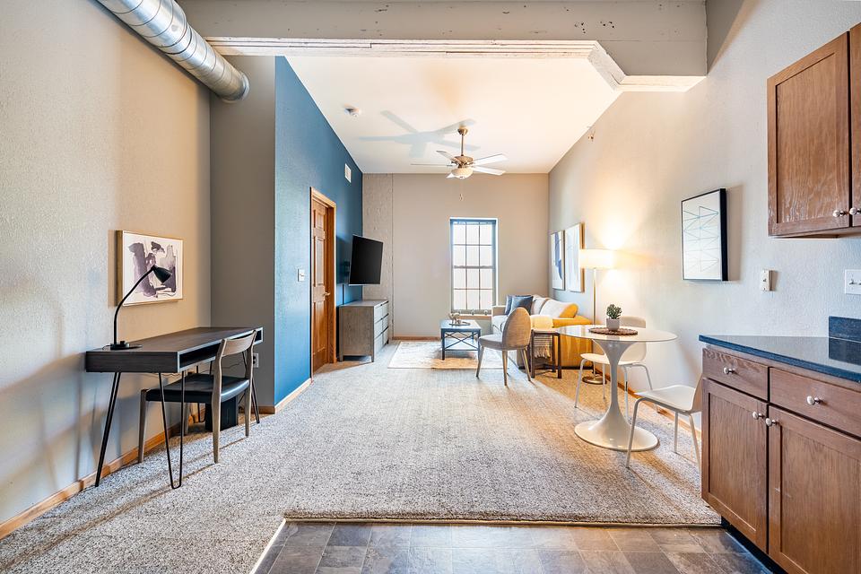 These photos are from another Landing in this building.