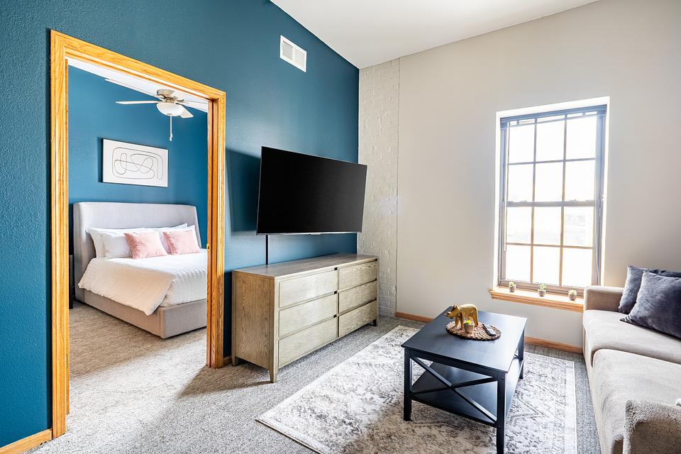 These photos are from another Landing in this building.