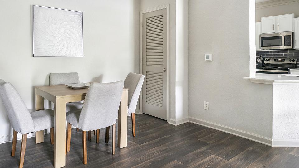 These photos are from another Landing in this building.