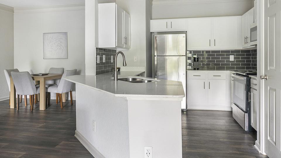 These photos are from another Landing in this building.