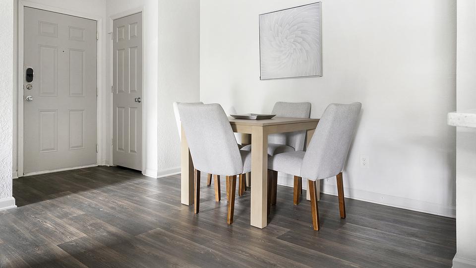 These photos are from another Landing in this building.