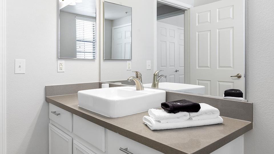 These photos are from another Landing in this building.