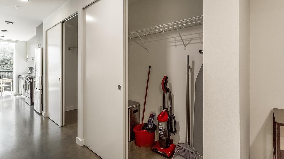 These photos are from another Landing in this building.