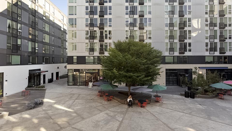 These photos are from another Landing in this building.