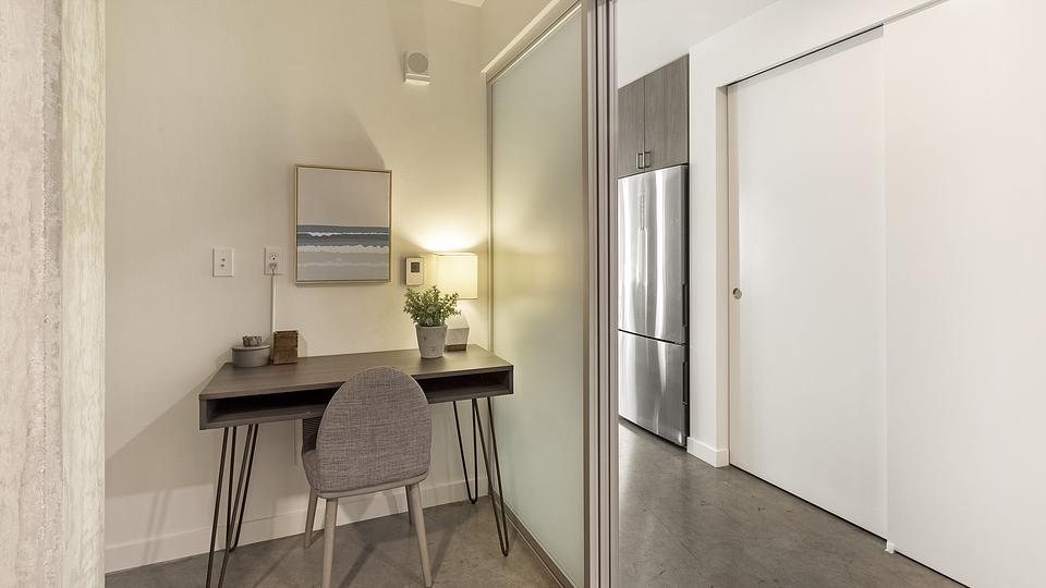 These photos are from another Landing in this building.