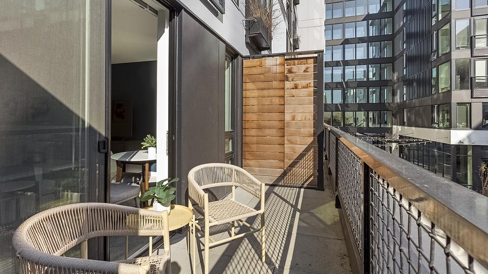 These photos are from another Landing in this building.