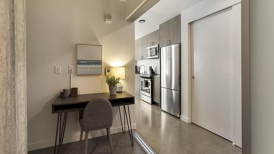 These photos are from another Landing in this building.